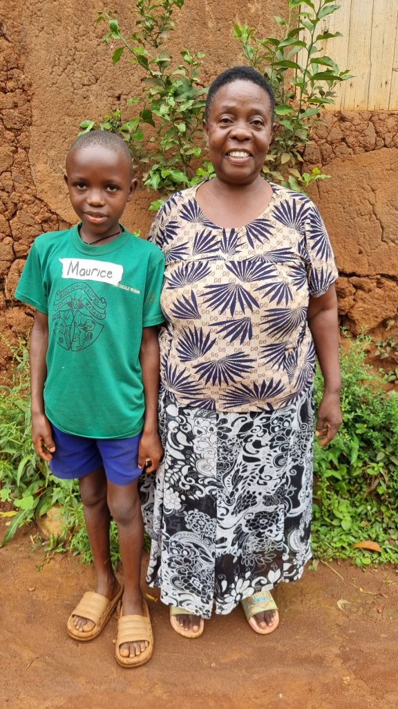Maurice mit Oma